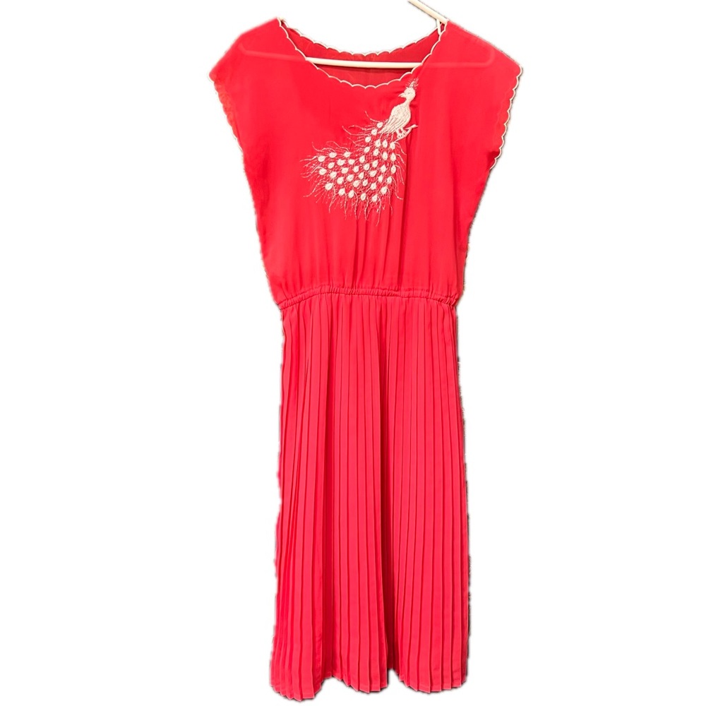 Vintage 1970s Pink and Metallic Silver Peacock Flowy
Pleated Midi Dress small - Picture 5 of 9